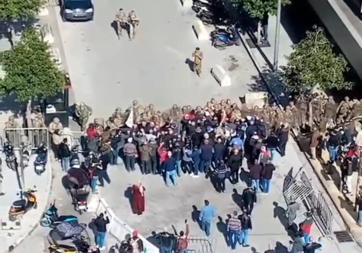 بالفيديو – هذا ما حصل في محيط السراي الحكومي !